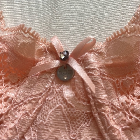 🚨 NWT 🚨 Guess Lace Top - Picture 5 of 7